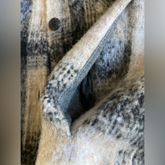 Alter’d State shacket fully lined, soft, warm women’s small - Picture 3 of 5